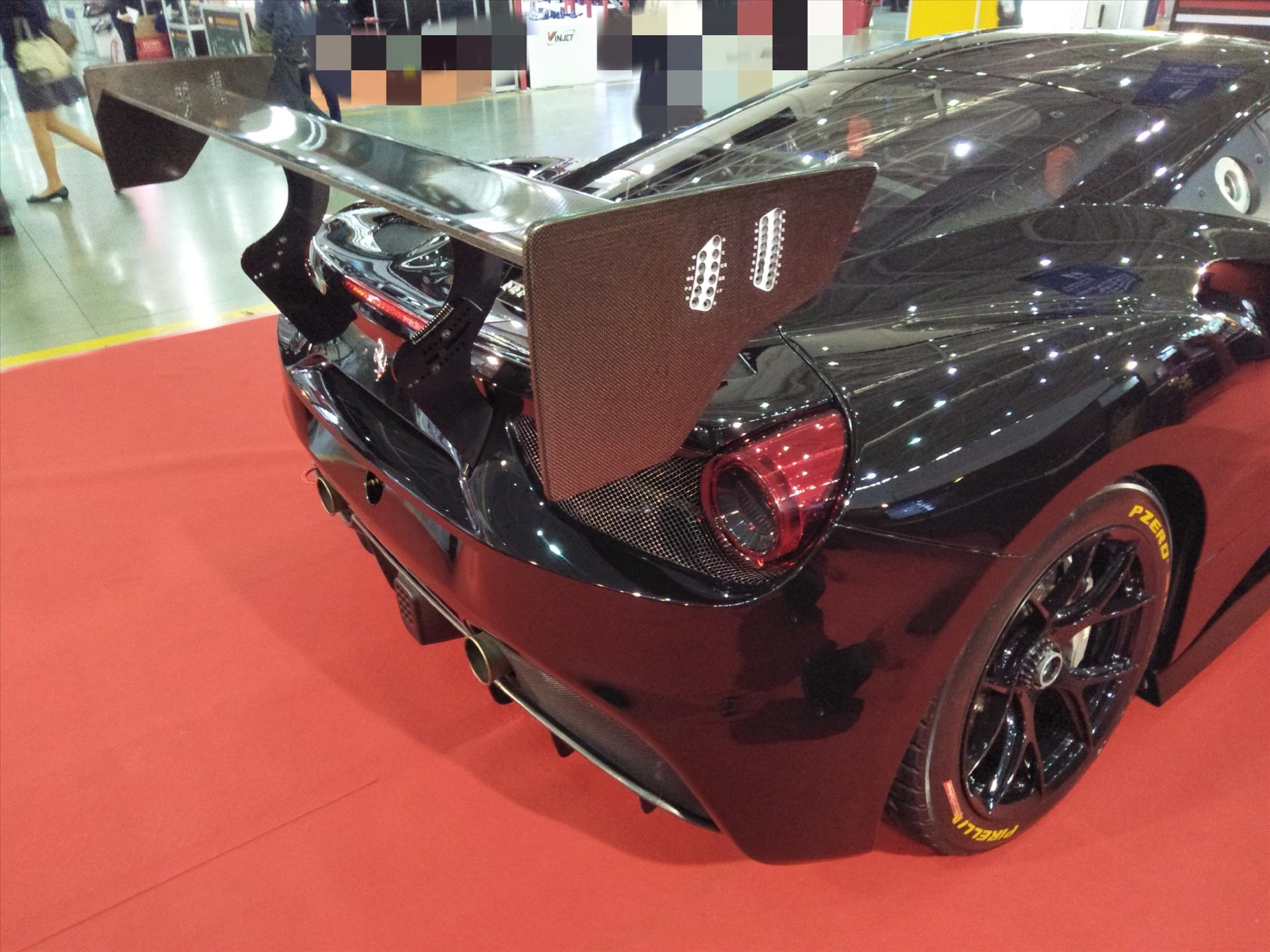 FERRARI 458 碳纖維尾翼套件